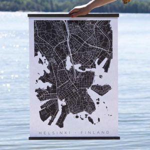 Helsinki-juliste puukiinnikkeissä